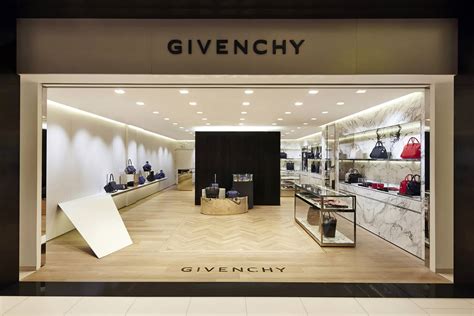 Givenchy oblečení a doplňky .